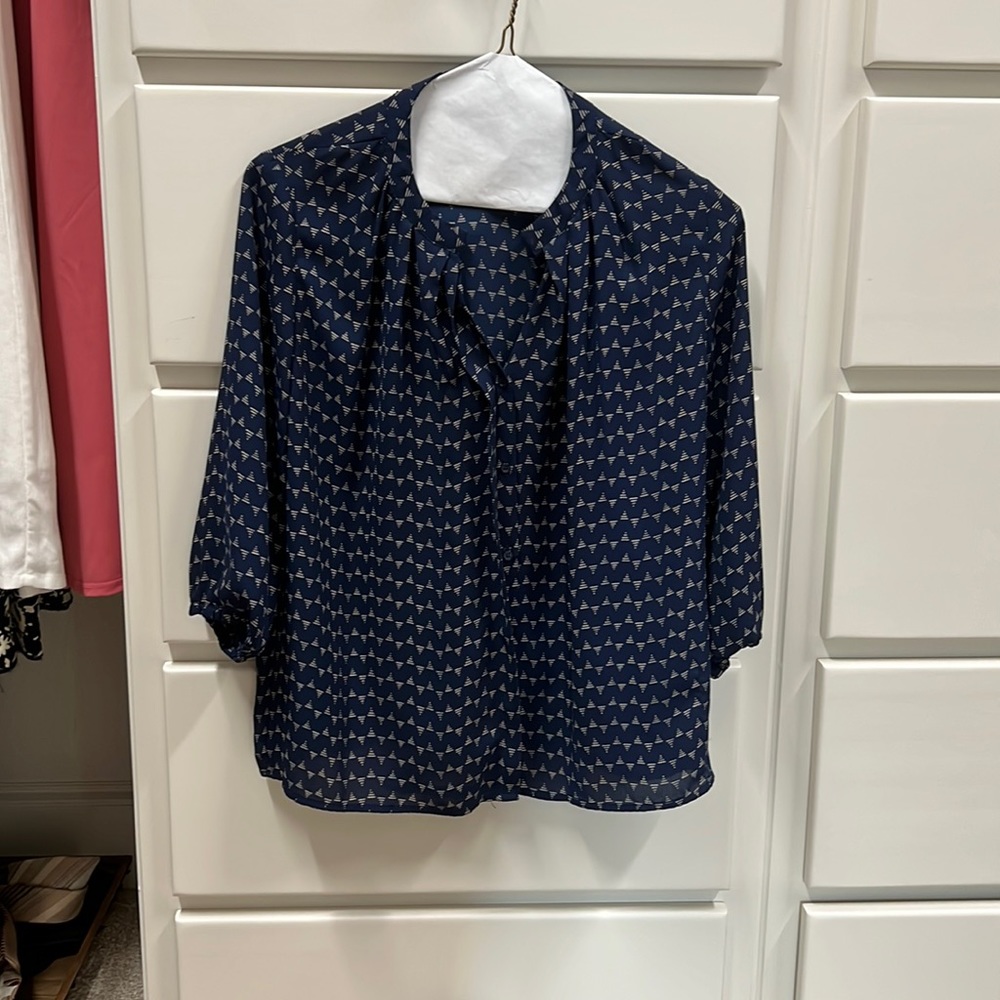 Collective Concepts Blouse Pretty Blue with Beige Triangle Print